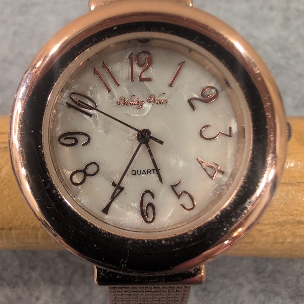 Voulez Vous Women's Rose Gold Tone Quartz Mesh‎ Band Fashion Bangle Watch